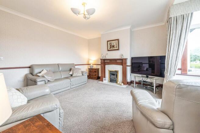 4 bed Semi-Detached for sale Image 5