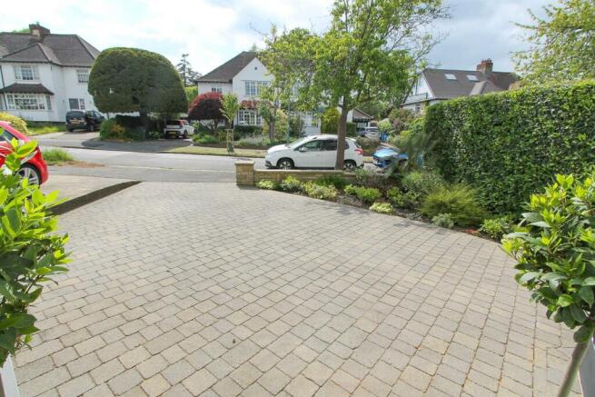 driveway.jpg