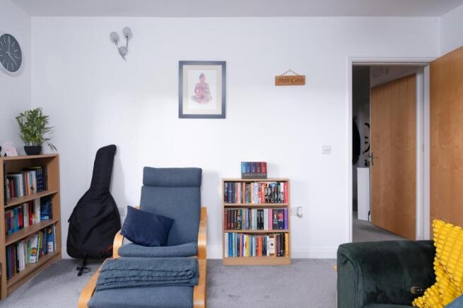 FLAT 25 BULL LANE, BS5--10.jpg