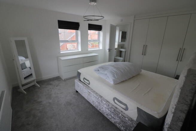 5 bed Detached to rent Image 11