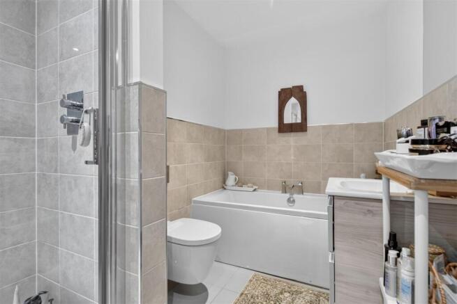 2 bed Apartment for sale Image 7