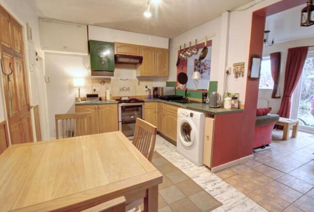 Kitchen/ Dining Room