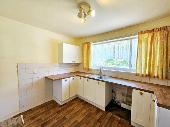3 bed Semi-Detached Bungalow for sale Image 7