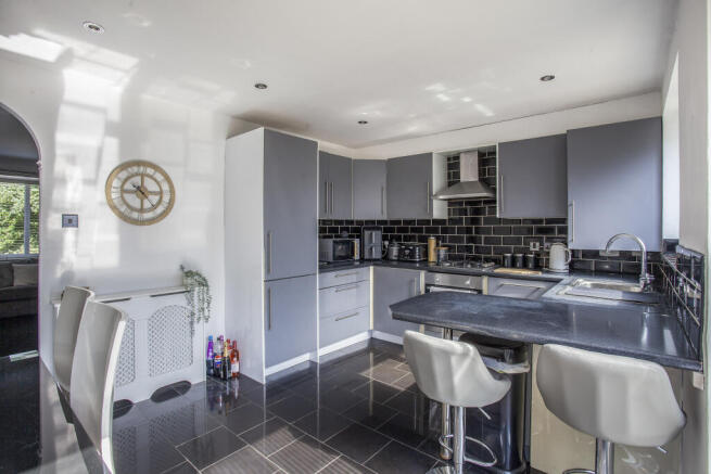3 bed Semi-Detached for sale Image 8