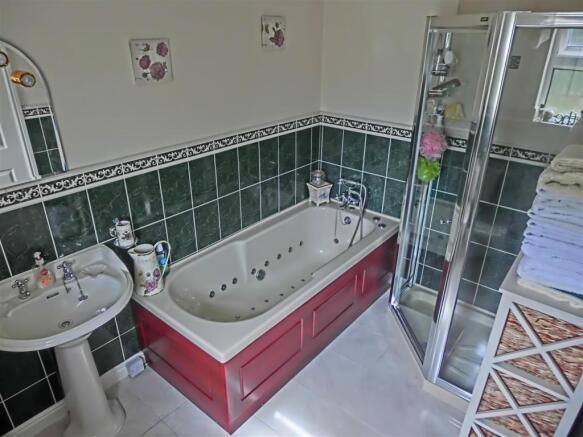 En-Suite Bathroom