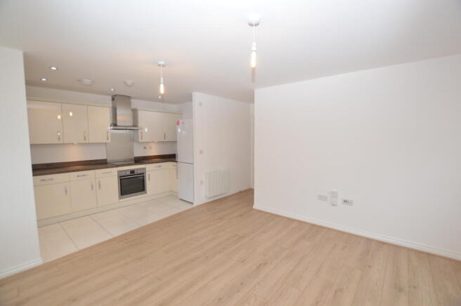 2 bed Apartment to rent Image 5