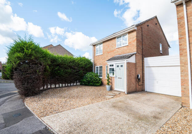 3-bed detached on Bowcombe, Netley Abbey, SO31, £425,000