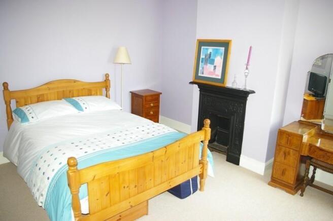 DOUBLE BEDROOM