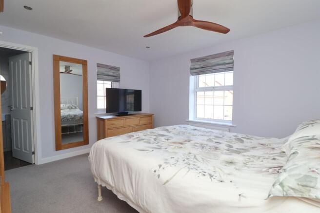 4 bed Detached for sale Image 12