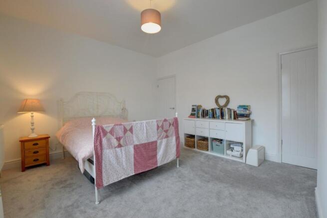Bed 4.jpg