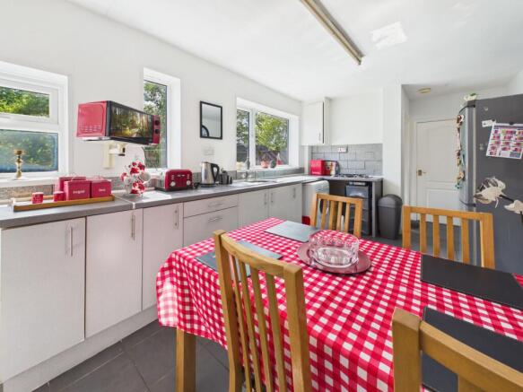 3 bed Semi-Detached for sale Image 7
