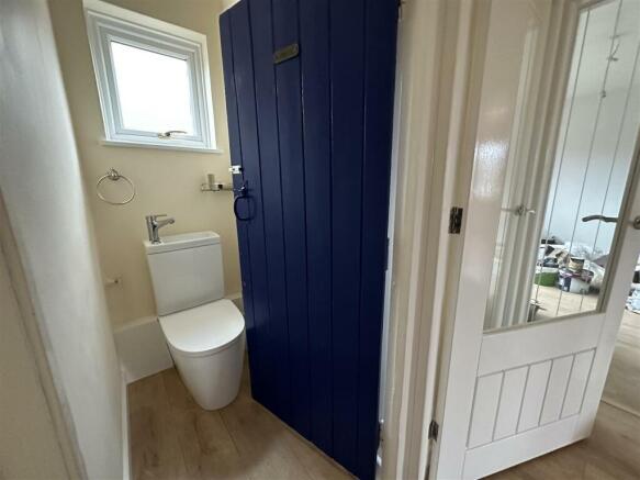 Cloakroomwc.jpeg