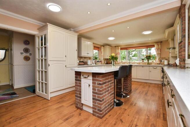 795208d1-kitchen 20widest.JPG
