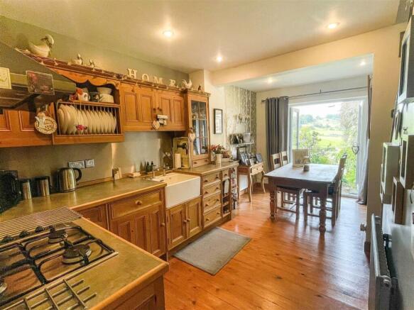 Kitchen / Dining Room
