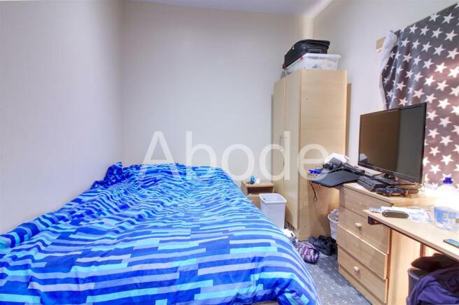 8 bed House to rent Image 5