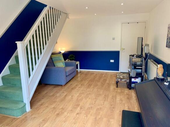 LOUNGE/DINING ROOM