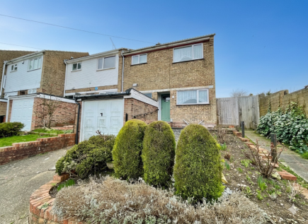 Hunts Close, Luton, Bedfordshire, LU1 5JL