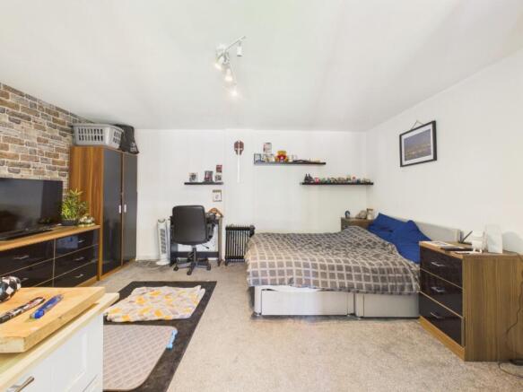 3 bed Semi-Detached for sale Image 8