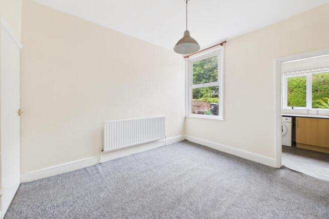 3 bed Terraced to rent Image 4