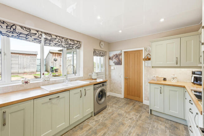 3 bed Bungalow for sale Image 8