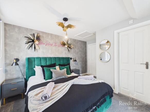 6 bed Detached for sale Image 7