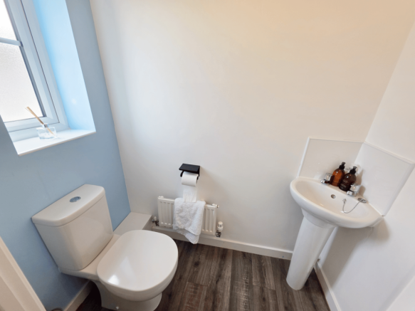 3 bed Semi-Detached for sale Image 8