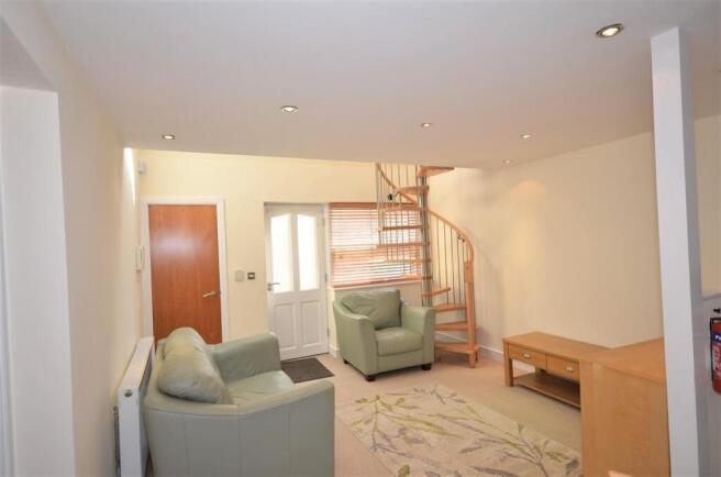 (03)Flat-9-Rutland-Court-Living-Room.JPG