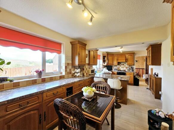 4 bed Detached for sale Image 4