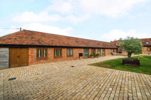 7, Chidfield Barns, London Road, Petworth GU28 9EG