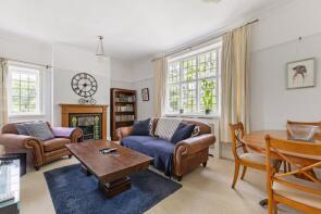 Flat 5, 17 The Brae, Longdown Road, Lower Bourne, Farnham GU10 3JU