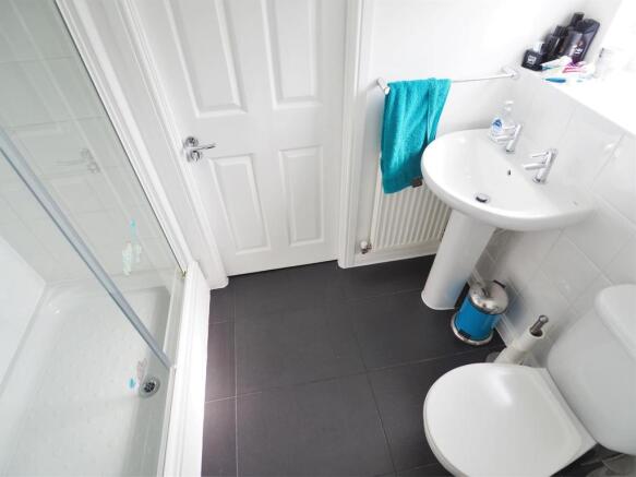 Jack & Jill En-Suite 053