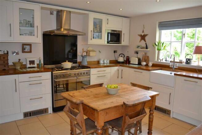 LIVING KITCHEN