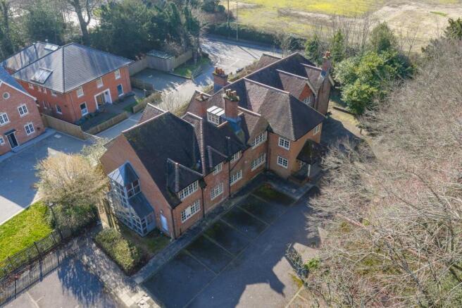 11-Four_Chimneys_Winton_Close_SO22.jpg