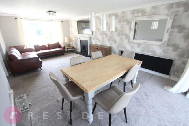 Lounge/Dining Room