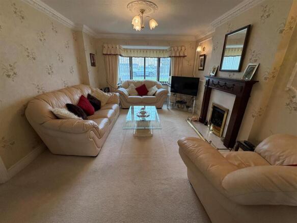 4 bed Detached for sale Image 6