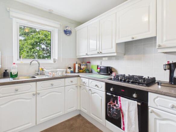 2 bed Flat for sale Image 4
