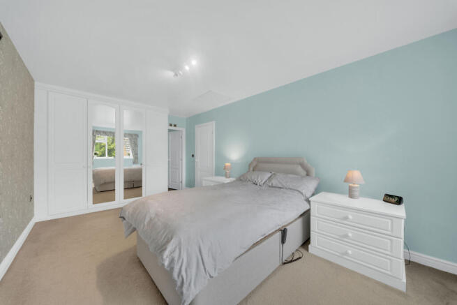 4 bed Detached for sale Image 12