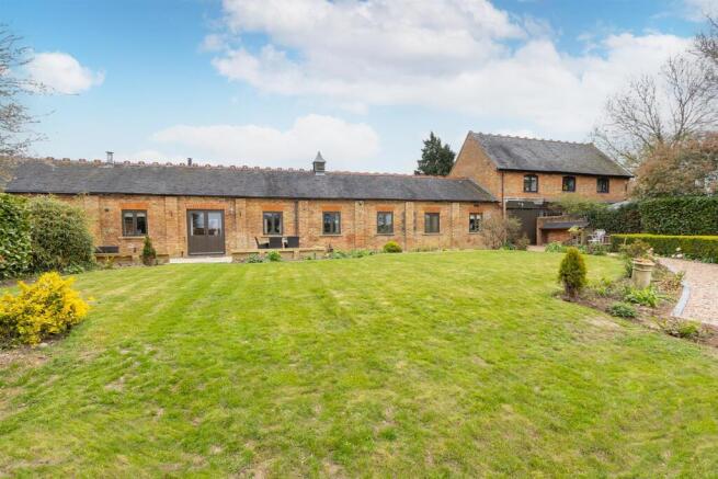 The Old Stables, Woolscott