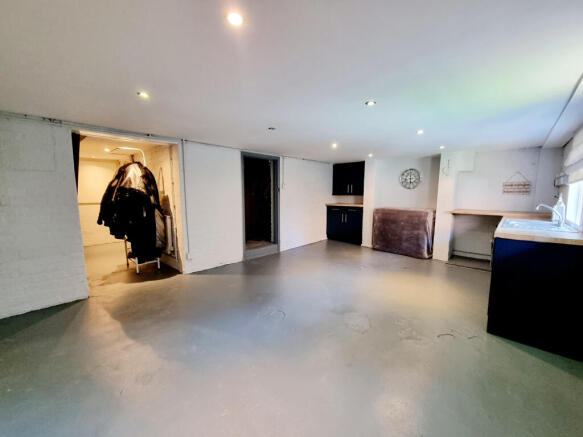 3 bed Semi-Detached for sale Image 10