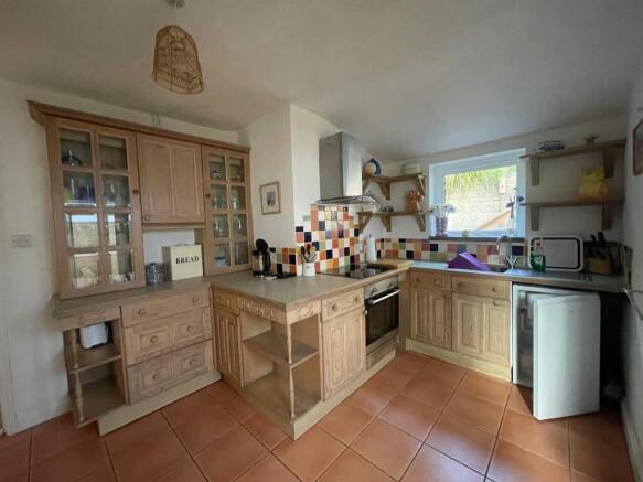 Kitchen Coombe Cottage.jpeg