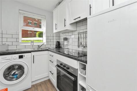 Flat 3, Aire View Gardens, Vesper Road, Leeds, West Yorkshire