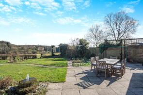 Highwood View, Birds Lane, Midgham, Reading RG7 5UL