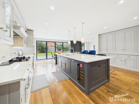 CAM03852G0-PR0583-STILL034