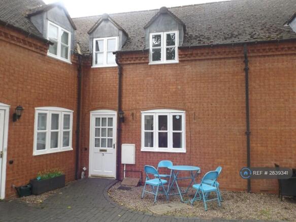 Modern Built Cottage Style Mews House