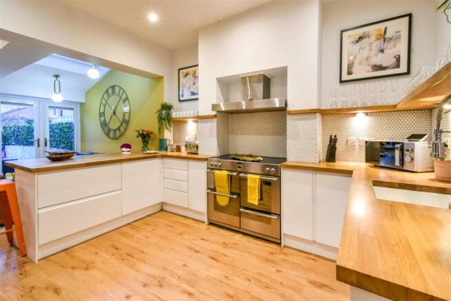 4 bed Terraced to rent Image 4