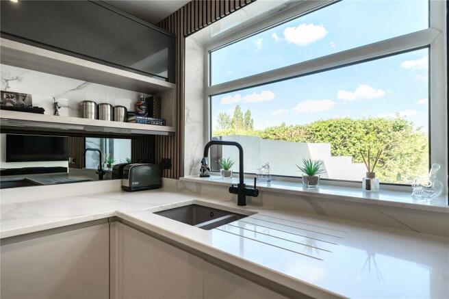4 bed Detached for sale Image 6
