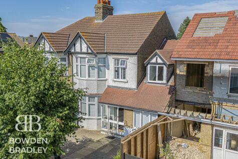 Inglehurst Gardens, Redbridge, IG4