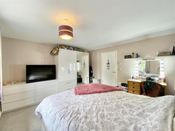 2 bed Semi-Detached for sale Image 6