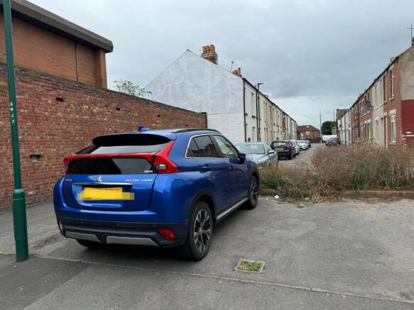 2 bed Terraced to rent Image 10