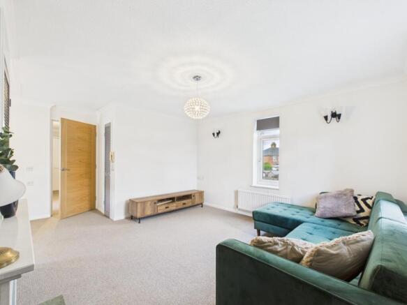 2 bed Flat for sale Image 4
